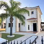 Palm 3 Bedrooms - Sleeps 6 * Ayia Napa
