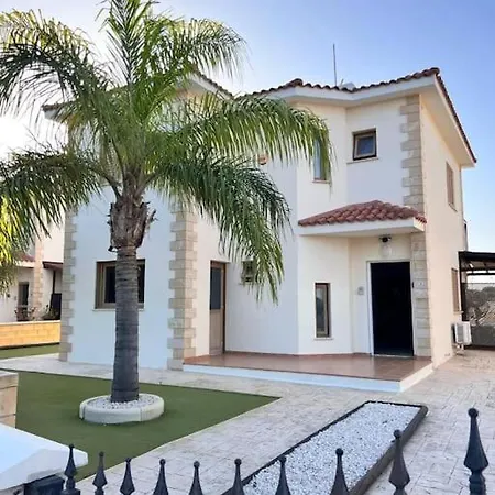 Palm 3 Bedrooms - Sleeps 6 * Ayia Napa