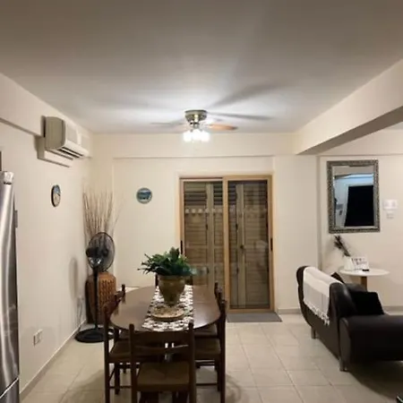 Palm 3 Bedrooms - Sleeps 6 *