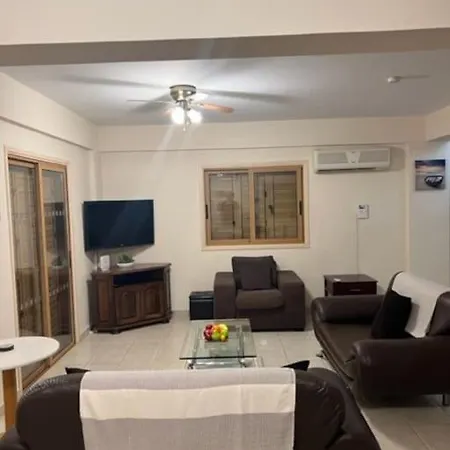 Palm 3 Bedrooms - Sleeps 6 *