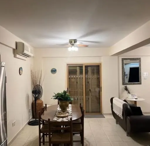 Palm 3 Bedrooms - Sleeps 6 *