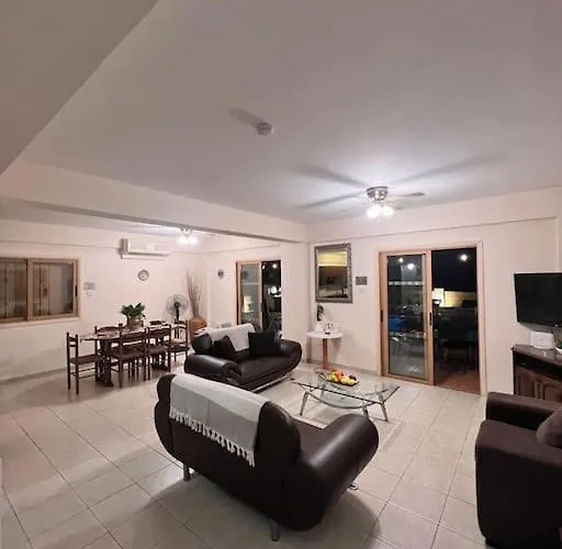 Villa Palm 3 Bedrooms - Sleeps 6