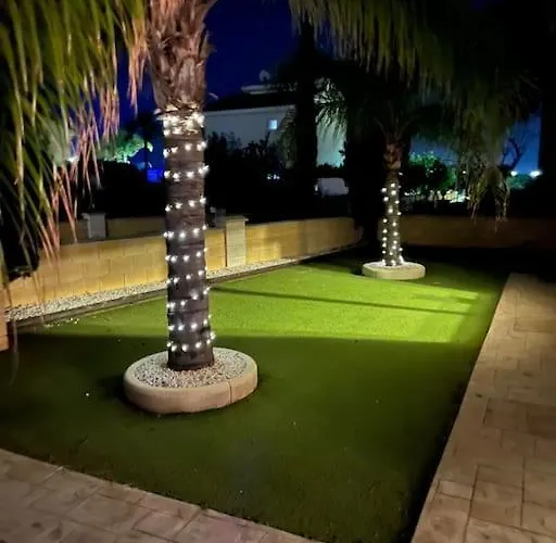 Villa Palm 3 Bedrooms - Sleeps 6