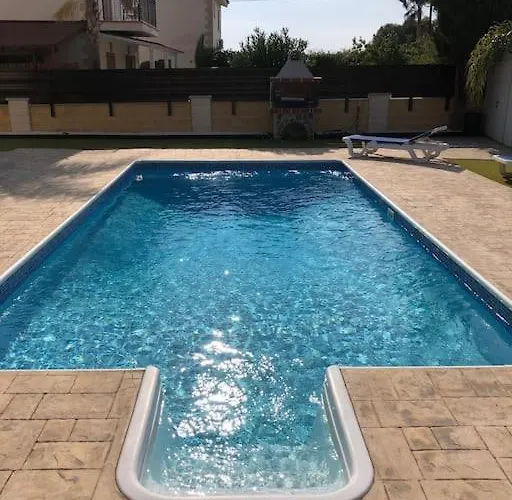 Palm 3 Bedrooms - Sleeps 6 Villa *